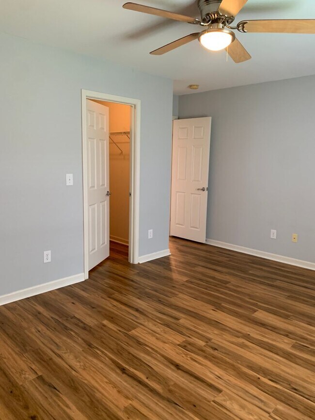 Building Photo - 1032 Bridgeport Way