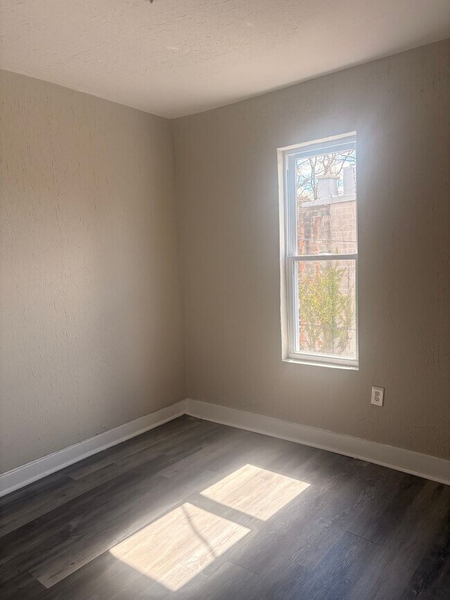 Building Photo - Fully Updated 3BR Home in East Baltimore – Modern Kitchen & Move-In Ready!