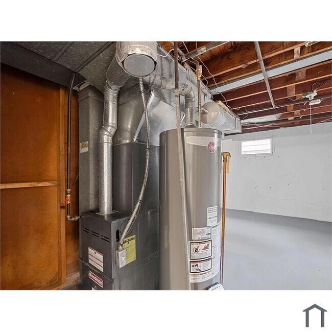 Building Photo - "Charming Updated  3 Bed, 1 Bath Home in B...