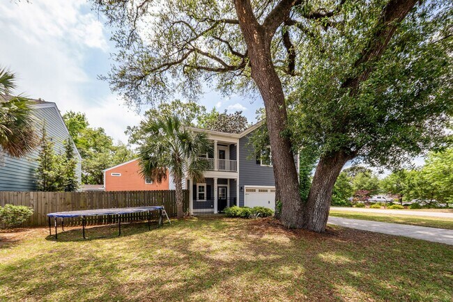 Building Photo - 3 Bedroom 2.5 Bath Single Family Home in F...