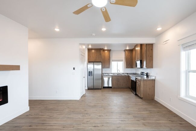 Building Photo - L2422OY