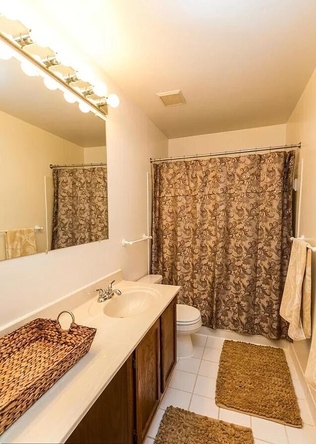 Building Photo - 8817 Stonebrook Ln