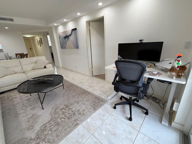 Building Photo - 5300 NE 24th Terrace