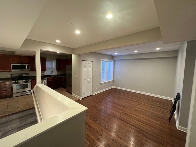 Building Photo - 9100 Lamon Ave