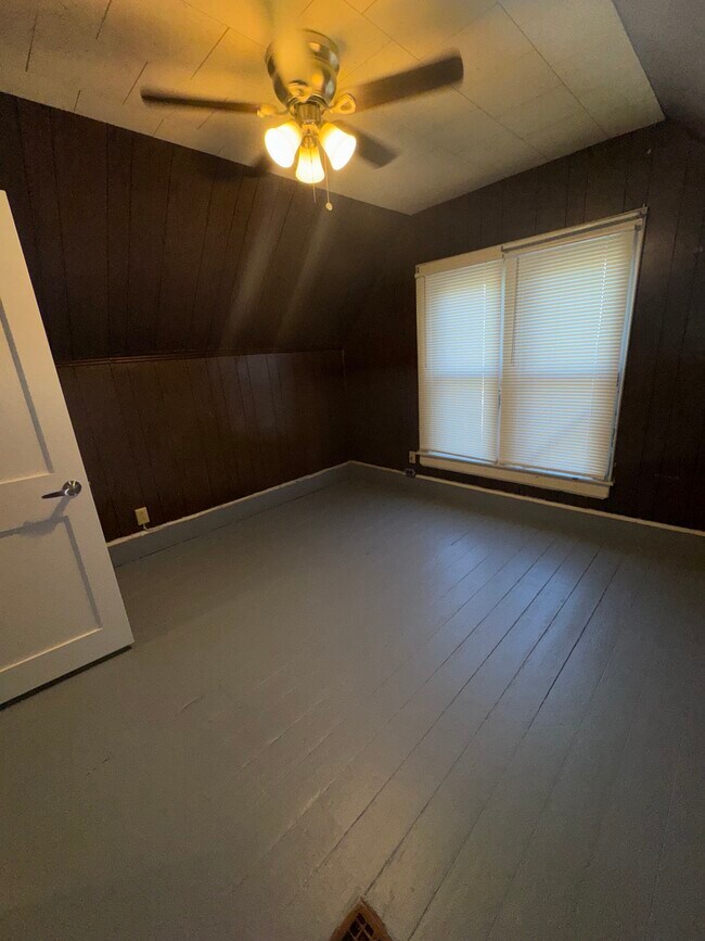 Building Photo - 420 W College St