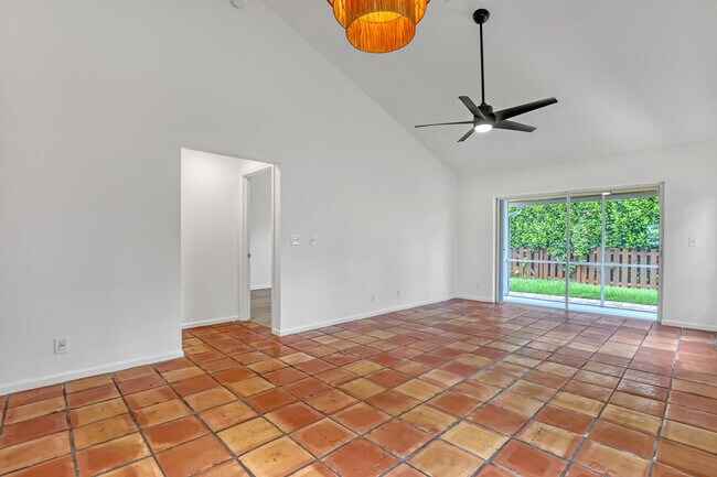 Building Photo - 935 Honeytree Ln