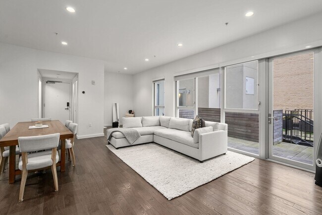 Building Photo - 126 Salem St