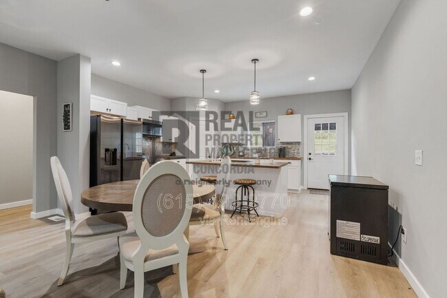 Building Photo - 286 Emily Ln