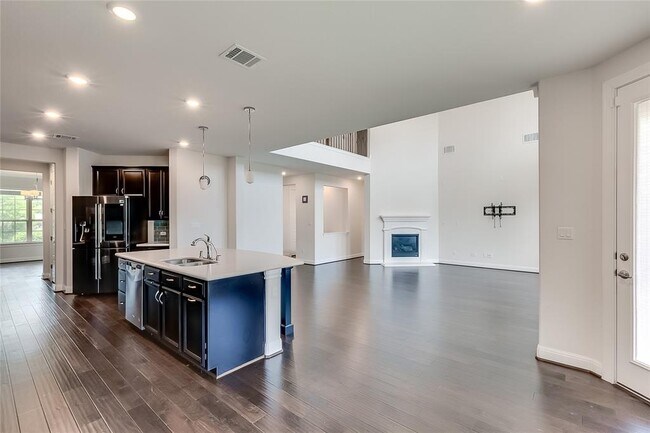 Building Photo - 4221 Valley Oaks Dr