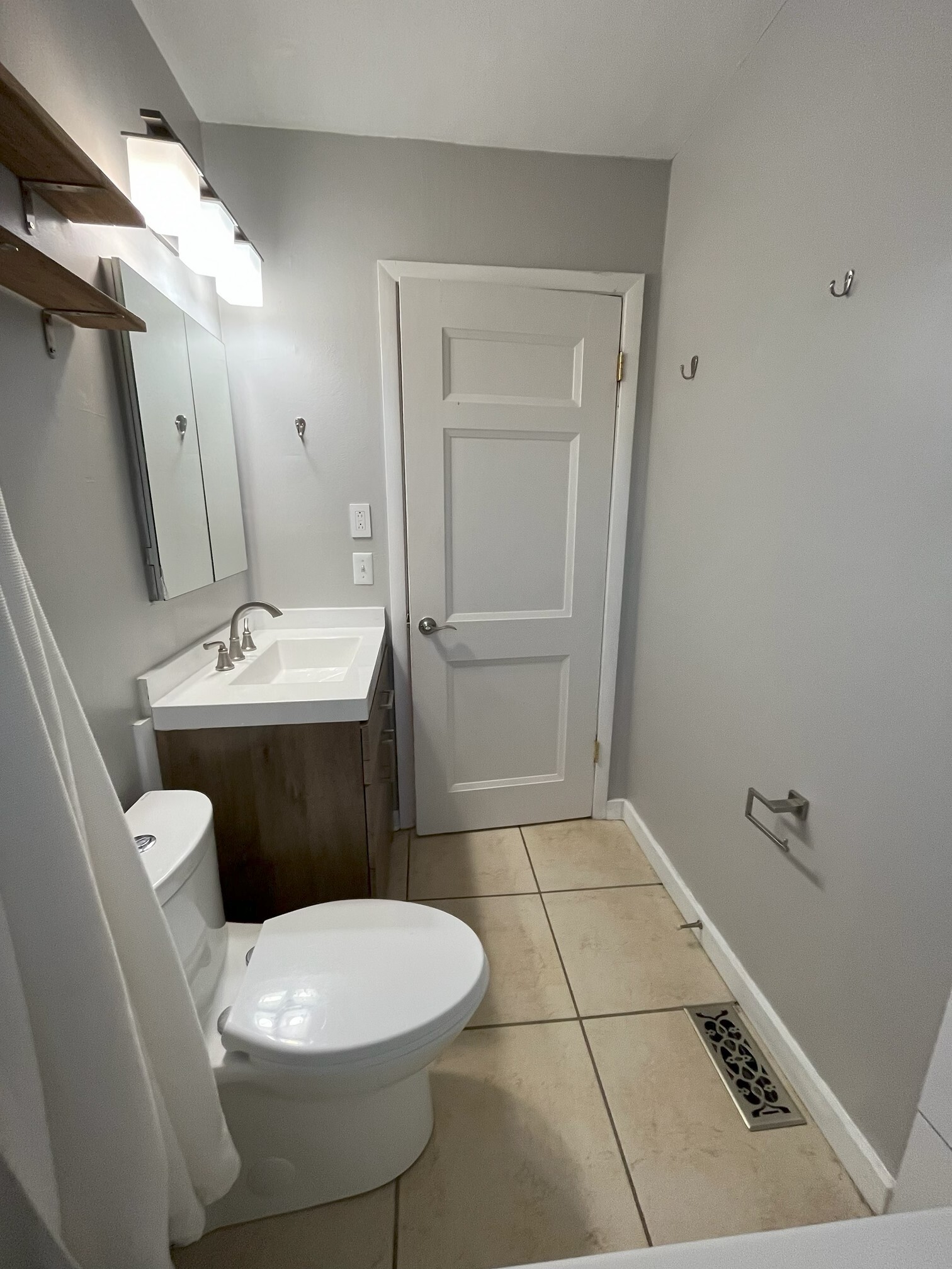 Building Photo - 3803 Lookout Dr