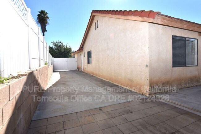 Building Photo - 25424 Boxelder Dr