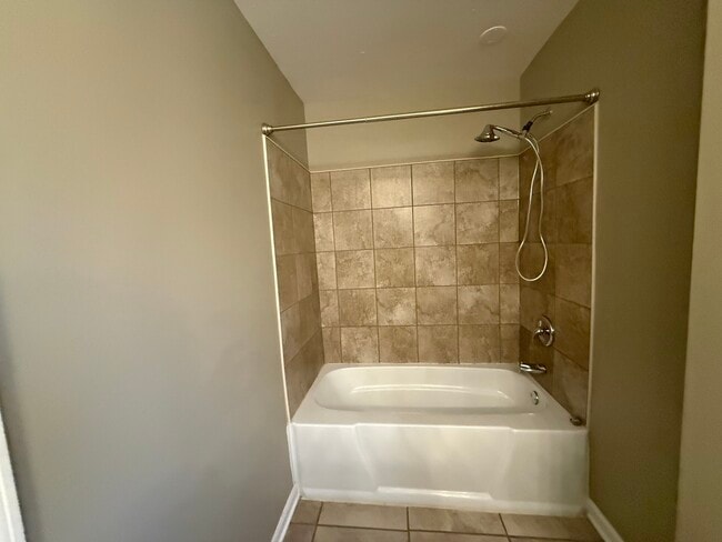 Building Photo - 10S328 Jamie Ln