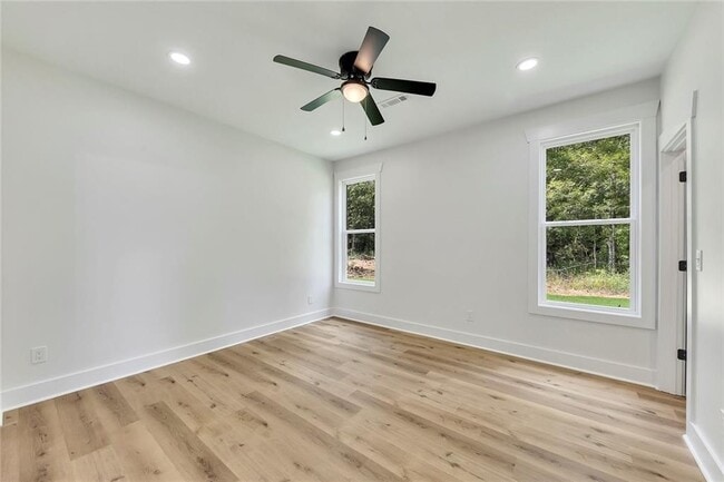 Building Photo - 6 Holland Dr