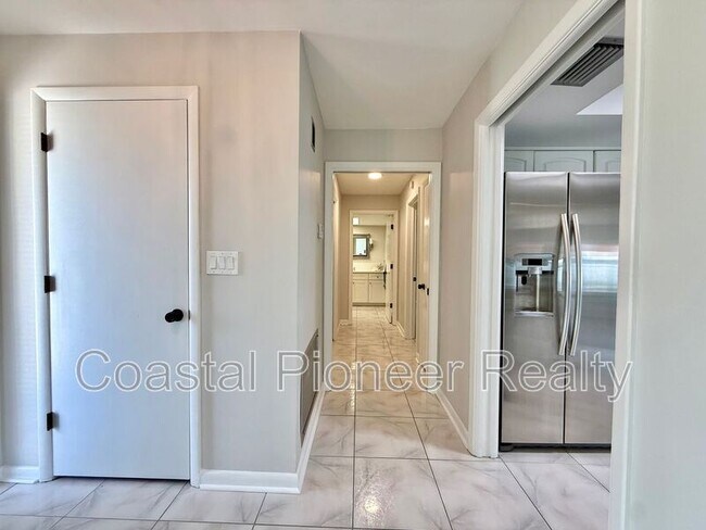 Building Photo - 14903 Imperial Point Dr N