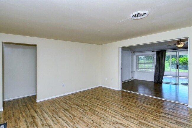 Building Photo - 2512 Post Rd