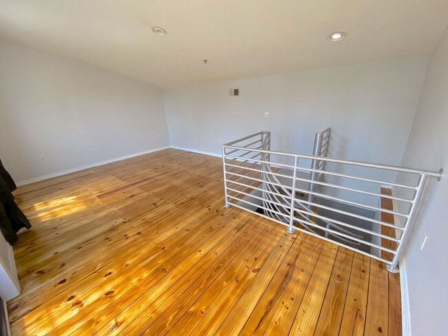 Building Photo - Stunning and Unique Luxury Town Home for Rent in the heart of sought after SODO!