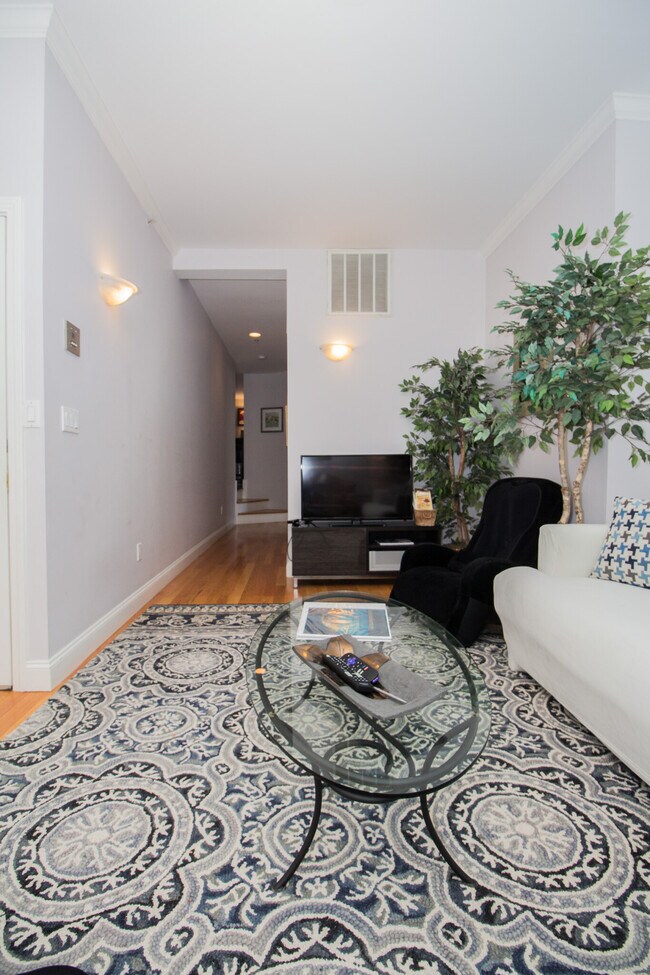 Building Photo - 6 Harvard Sq