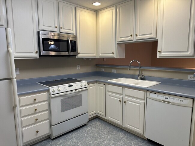 Building Photo - Well-Maintained Condo with 2 Bonus Rooms & Attached 2-Car Garage