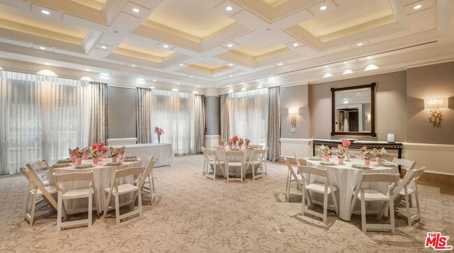 Building Photo - 10727 Wilshire Blvd