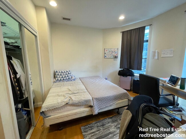 Building Photo - 1801 Beacon St