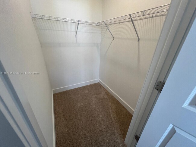Building Photo - 109 SW 170th Ave