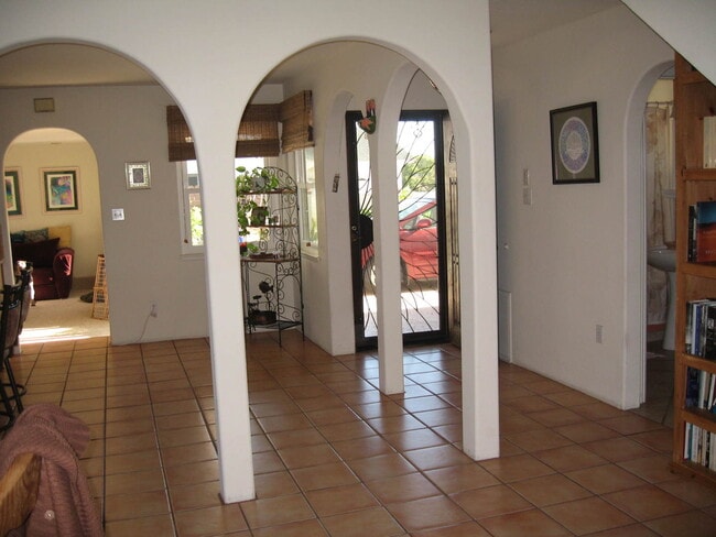 Building Photo - Gorgeous Four Bedroom Clairemont Mesa Home!