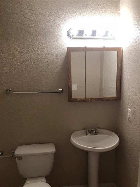 Building Photo - 8420 Waterfall Dr