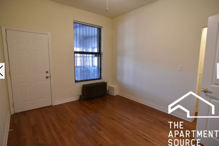 Building Photo - 904 W Belmont Ave