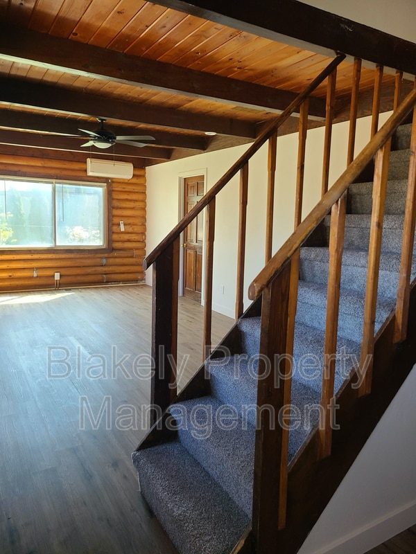 Building Photo - 15905 Ellis Ave