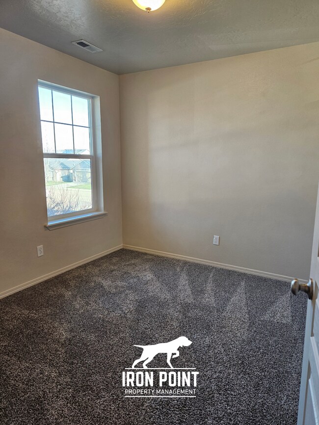 Building Photo - 1/2 off First Full Month! 3bed/2.5 bath ho...