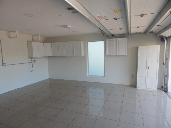 Building Photo - 8301 Wilton Dr