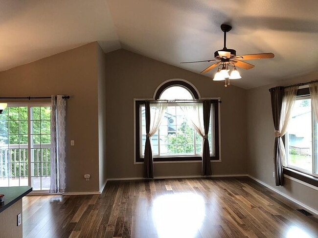 Building Photo - 3-Bed, 2-Bath Retreat in Scenic Eagle River, AK!"