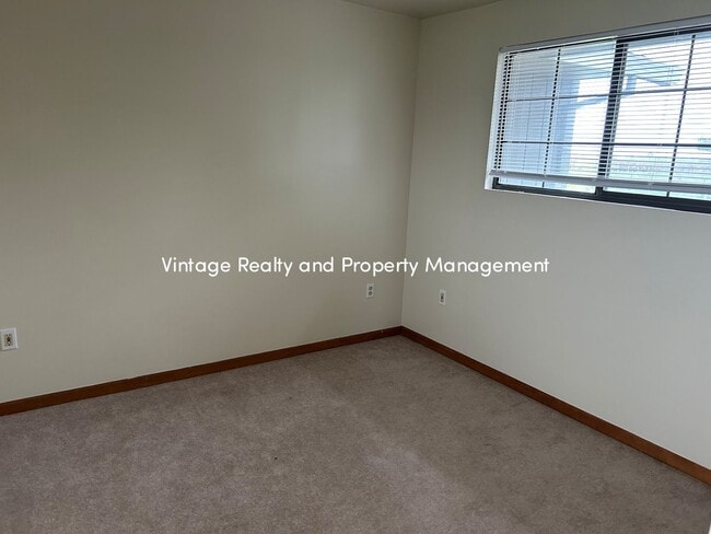 Building Photo - Available Soon!! Extra Big 5 Bedroom Country Home That You Have To See!!!