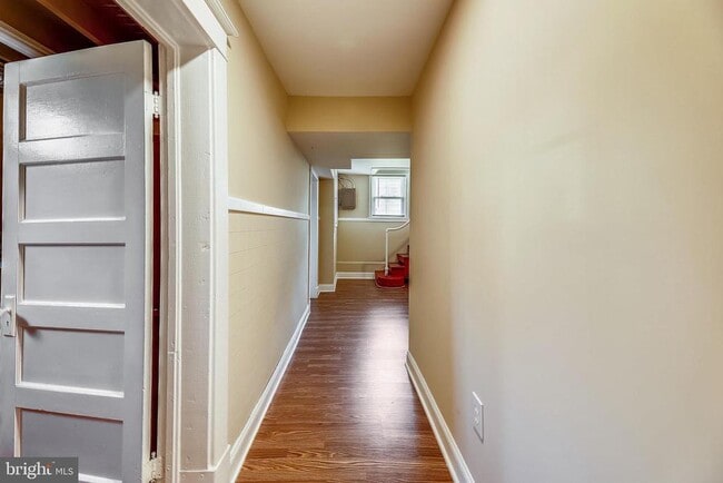 Building Photo - 1321 Maple Ave