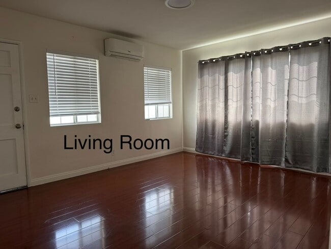 Building Photo - Jaguar Chan - R729-1617