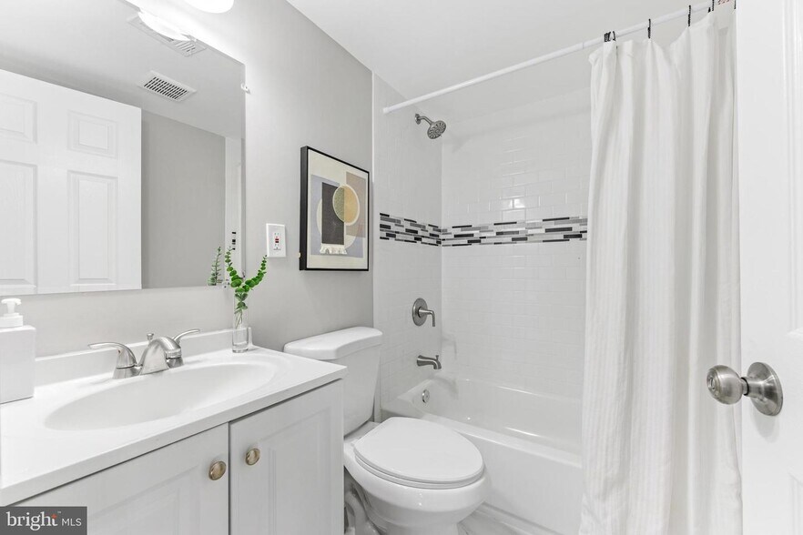 Building Photo - 713 Biddle Rd