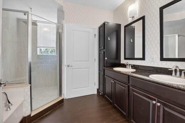 Building Photo - 4920 NW 15th Ave