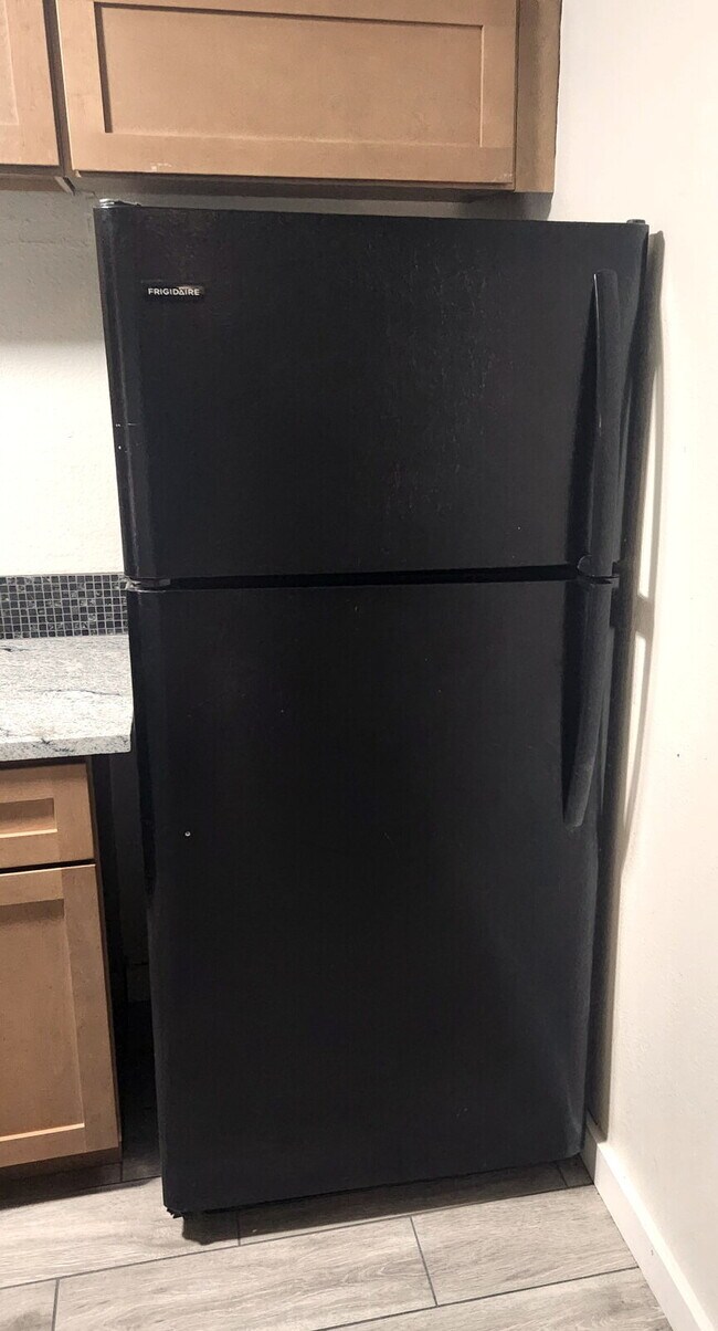 Building Photo - GCU Students Welcome! Updated 2-Bedroom Unit For Lease