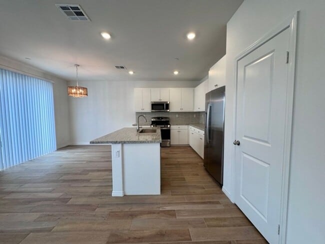 Building Photo - Welcome to Your Brand New 3 Bedroom Solar Home in the Gated Willow Springs Community of Murrieta!
