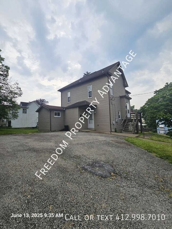 Primary Photo - 130 Hall Ave