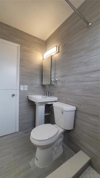 Building Photo - 34 E 21st St