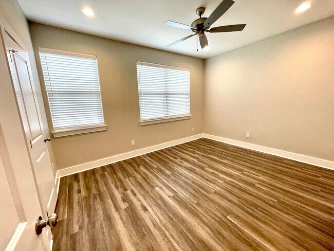 Building Photo - 710 Vassar Ct