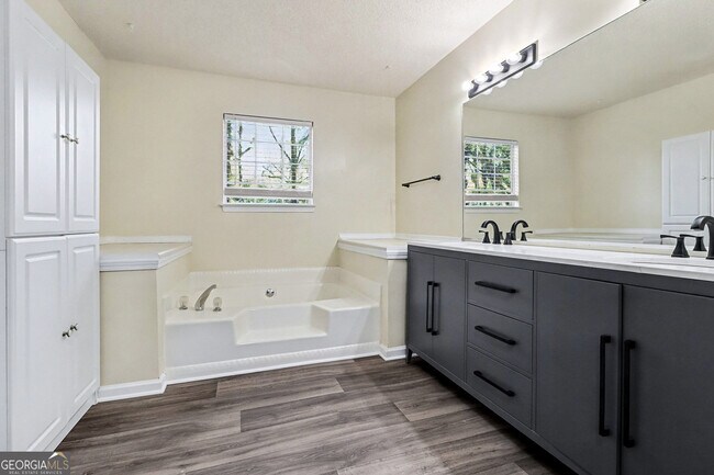 Building Photo - 7134 Hazelwood Dr