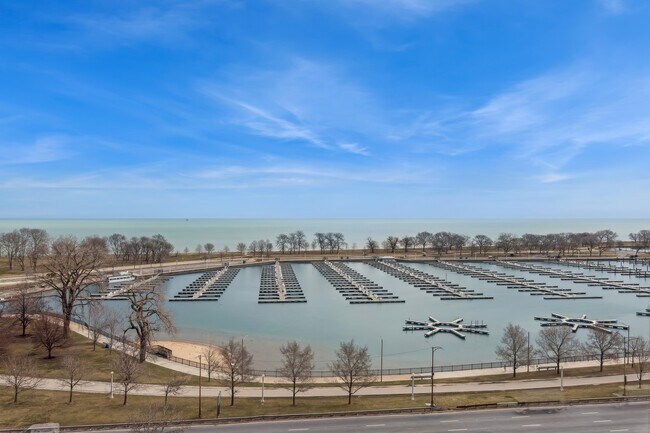 Building Photo - 3440 N Lake Shore Dr