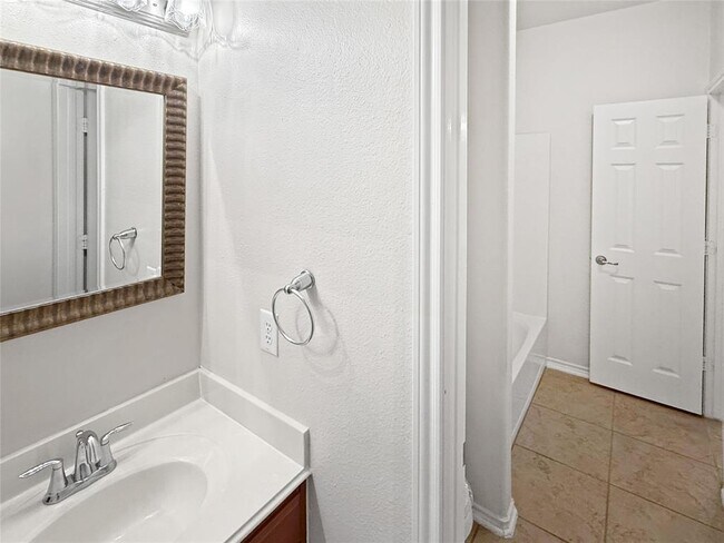 Building Photo - 21910 Whispering Daisy Ct
