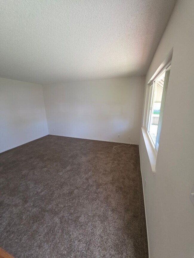 Building Photo - Beautiful 2BR/1BA Condo in Auburn - Move-I...