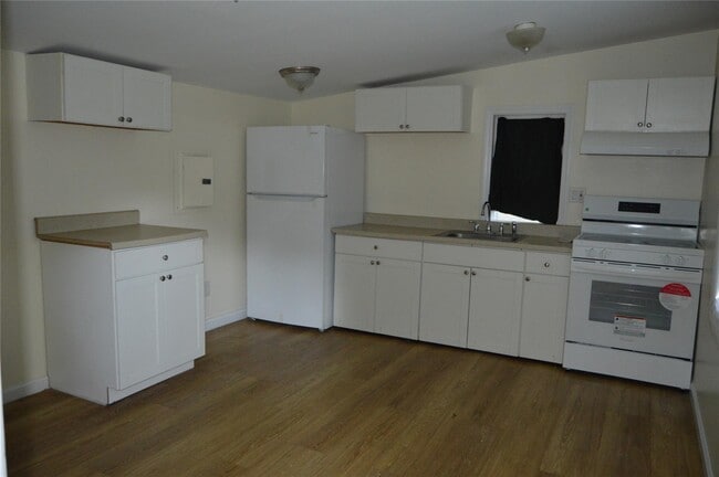 Building Photo - 59 Robinson Ave