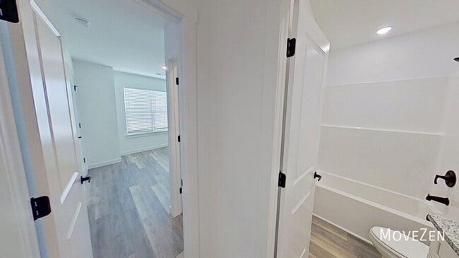 Building Photo - 277 Vanderbilt Rd