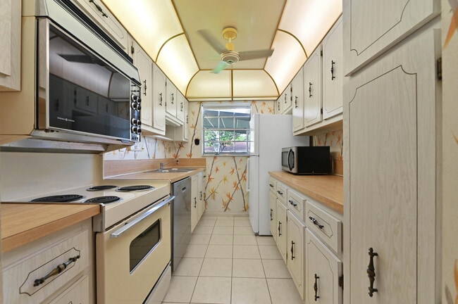 Building Photo - 5120 NW 3rd St