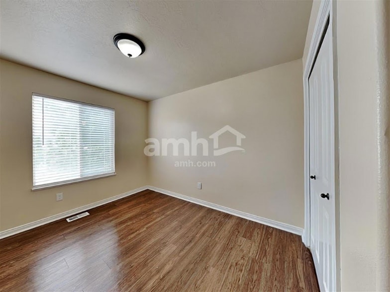 Primary Photo - 4808 Addison Ave